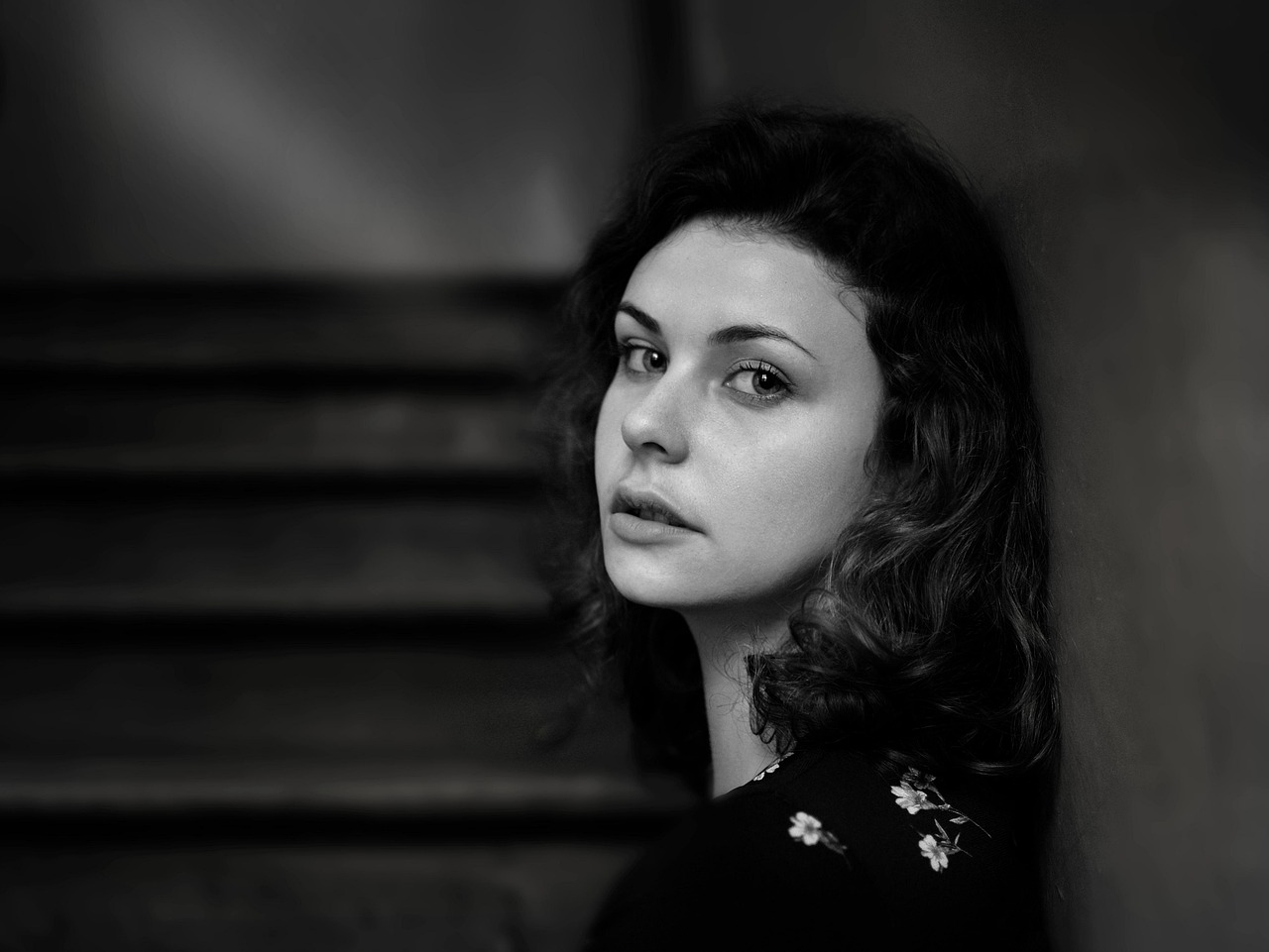 Come l’acqua per il cioccolato: significato e origine di un’espressione che racconta il linguaggio delle emozioni