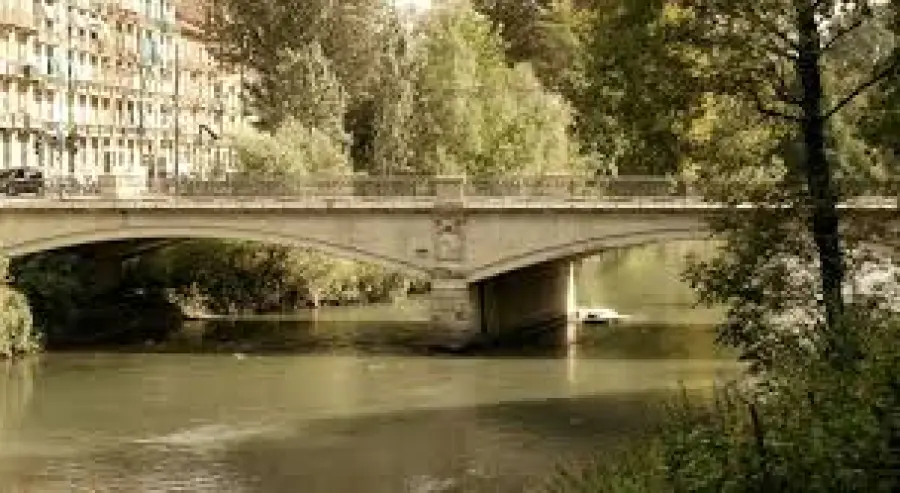 Torino, intervento decisivo della Polizia: salvato un uomo sul ponte Duca degli Abruzzi