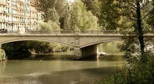 Torino, intervento decisivo della Polizia: salvato un uomo sul ponte Duca degli Abruzzi