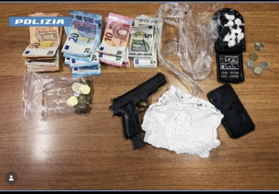 Ivrea, minorenne arrestato per spaccio: sequestrate cocaina, crack e contanti