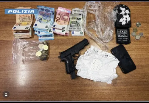 Ivrea, minorenne arrestato per spaccio: sequestrate cocaina, crack e contanti