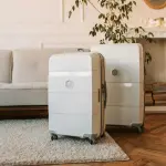 Frasi per regalare un viaggio: parole che aprono strade, accendono desideri e preparano il cuore alla partenza