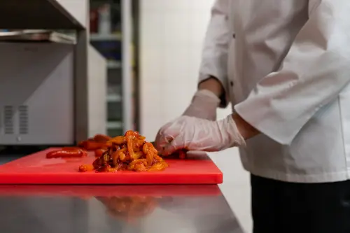 Bar, ristoranti e laboratori artigianali: la gestione della sicurezza alimentare nel 2026
