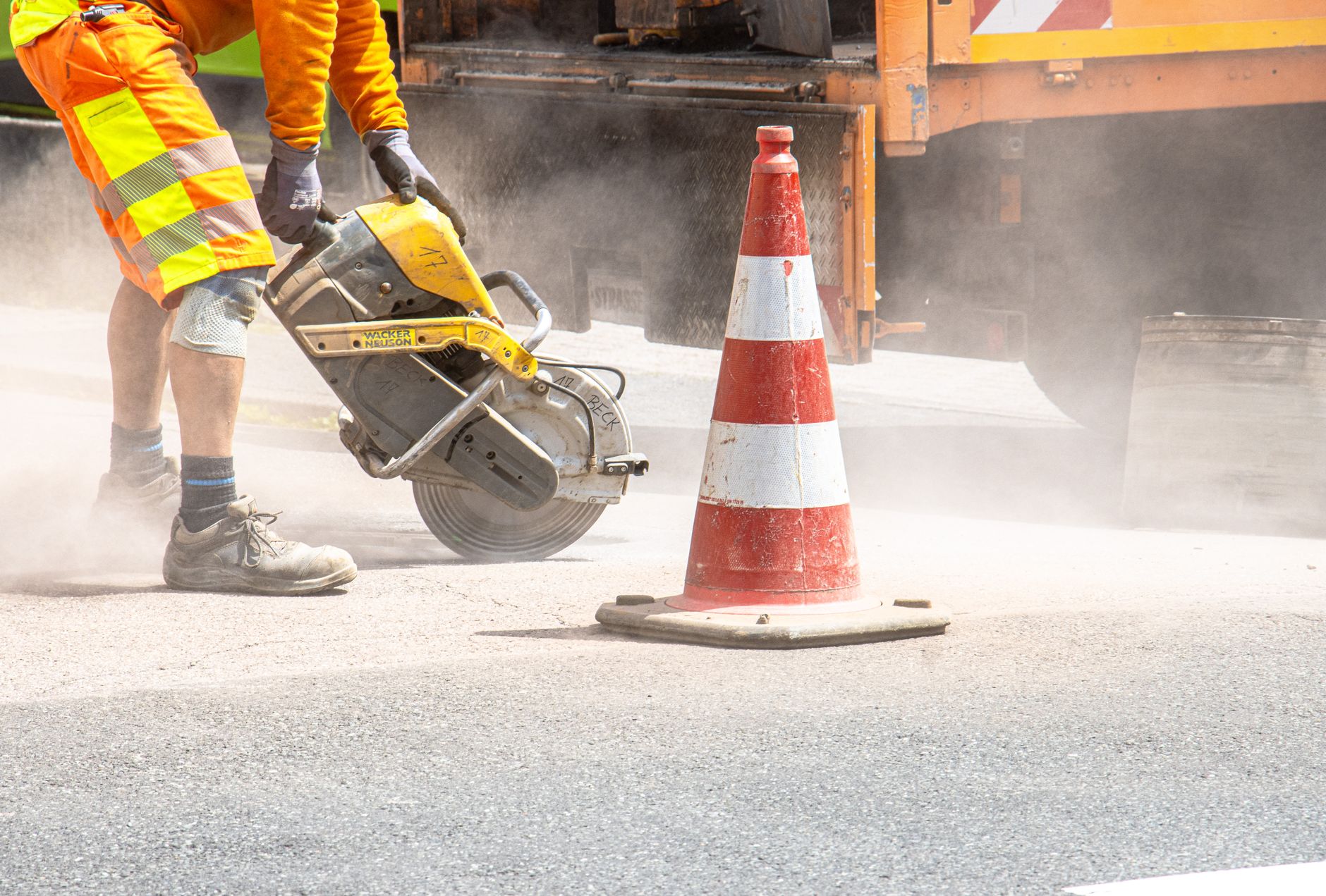 Torino, lavori in corso Moncalieri per il marciapiede